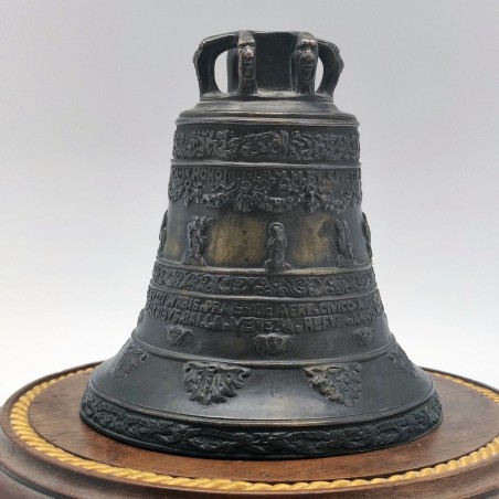 Campana in bronzo decorata e iscritta per San Giusto Trieste anno 1829 h. 13 cm