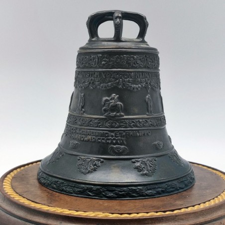 Campana in bronzo decorata e iscritta per San Giusto Trieste anno 1829 h. 13 cm