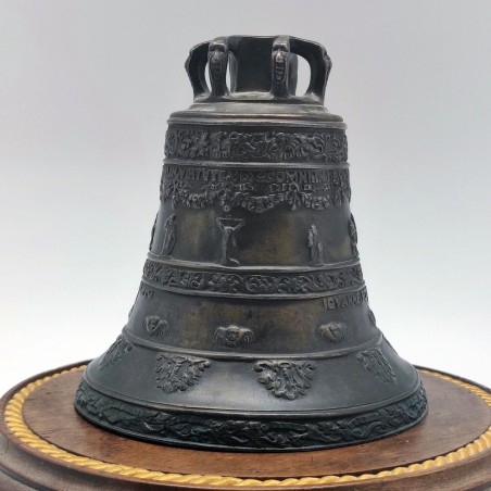 Campana in bronzo decorata e iscritta per San Giusto Trieste anno 1829 h. 13 cm