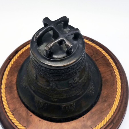 Campana in bronzo decorata e iscritta per San Giusto Trieste anno 1829 h. 13 cm