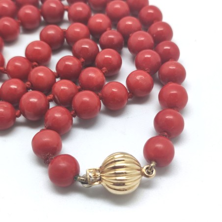 Collana di sfere di corallo rosso anni 60 fermaglio in oro 750
