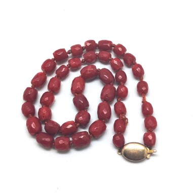 Collana corta girocollo in barilotti di corallo rosso intenso fermaglio argento