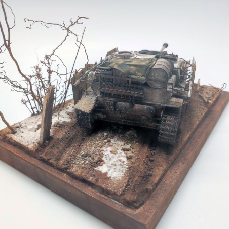 Diorama WWII carro StuG III Cannoni d'Assalto Ardenne 1945 sc. 1/35