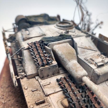 Diorama WWII carro StuG III Cannoni d'Assalto Ardenne 1945 sc. 1/35