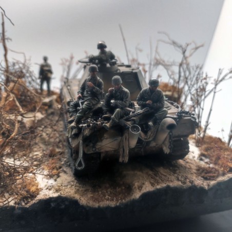 Diorama WWII carro Panther G scena di ritirata Berlino 1945 sc. 1/35