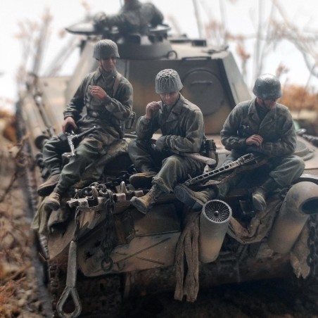 Diorama WWII carro Panther G scena di ritirata Berlino 1945 sc. 1/35