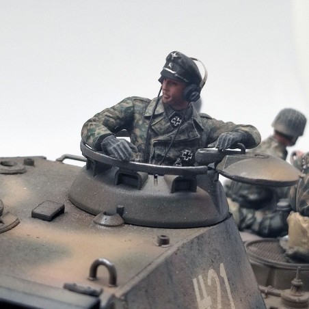 Diorama WWII carro Panther G scena di ritirata Berlino 1945 sc. 1/35