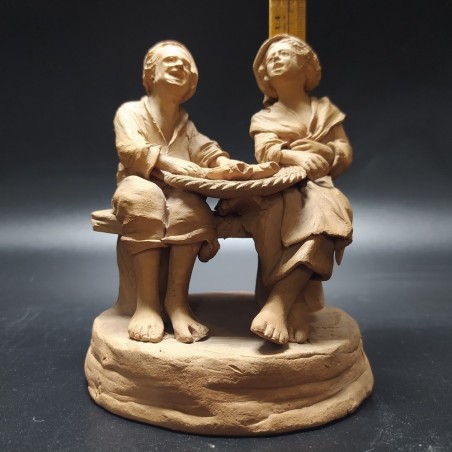 Statuina in terracotta G. Vaccaro anni 20 pescatore con donna