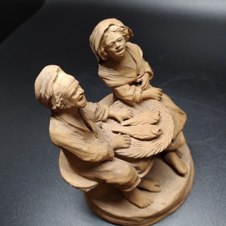 Statuina in terracotta G. Vaccaro anni 20 pescatore con donna