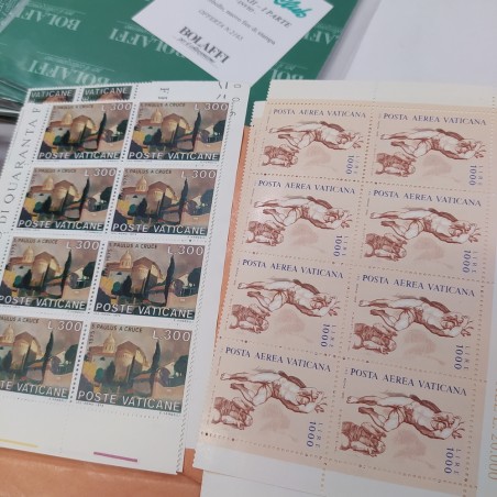 Lotto accumulo di materiale filatelico, francobolli buste folder anni 80/90