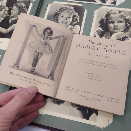 Raccolta oltre 500 tra foto e cartoline Shirley Temple + libretto The story of..
