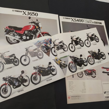 Lotto di 4 cataloghi moto Yamaha XJ650, YZ TZ, XS400 U.S. Custom e XS750