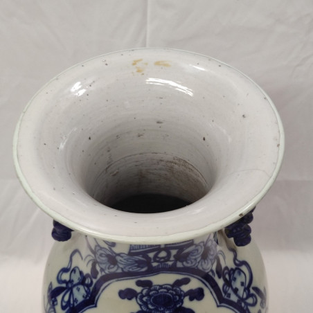Vaso cinese in ceramica azzurra con decori blu periodo 1850
