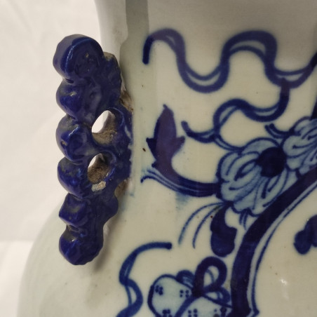 Vaso cinese in ceramica azzurra con decori blu periodo 1850
