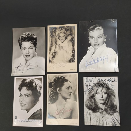 Lotto di 17 foto di cui 13 con autografo attrici anni 60/70