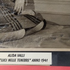 Foto autografa Alida Valli scena del film Luci nelle Tenebre anno 1941 2