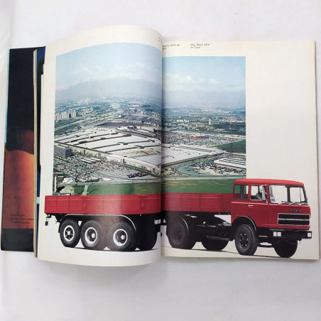 Volume sul Gruppo Fiat in italiano, francese e tedesco, 1978. Pieghe e strappi