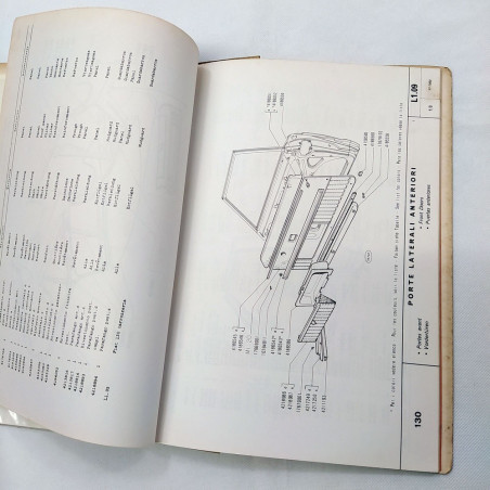 Cartellina Catalogo parti di ricambio carrozzeria Fiat 130, 1969. Sbucciature