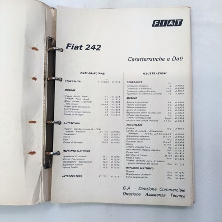 Cartellina ad anelli Caratteristiche e dati vetture Fiat 242, 1974. Pieghe