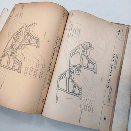 Catalogo parti di ricambio per carrozzeria Fiat 127, 1973. Vistosi strappi
