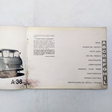 Uso e manutenzione autocarri Alfa Romeo A15, A19, A38 - Saviem, 1967. Macchie