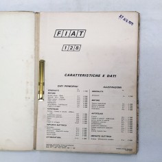Cartellina a rilegatura metallica Fiat 128 Caratteristiche e dati, '69. Macchie 2