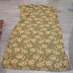 Pezza di tessuto boccato fiori gialli su verde h. 130 cm l. 300 cm 2