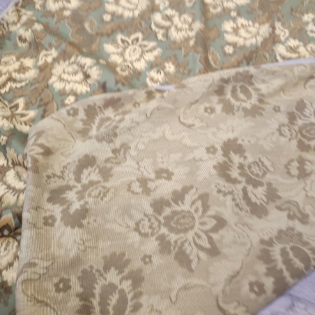 Pezza di tessuto boccato fiori gialli su verde h. 130 cm l. 300 cm