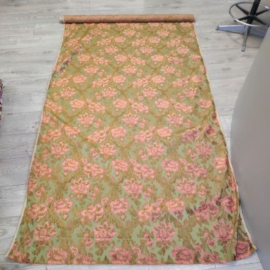 Pezza di tessuto boccato fiori rossi su verde h. 130 cm l. 300 cm