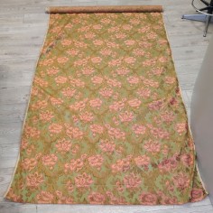 Pezza di tessuto boccato fiori rossi su verde h. 130 cm l. 300 cm 2