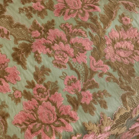 Pezza di tessuto boccato fiori rossi su verde h. 130 cm l. 300 cm