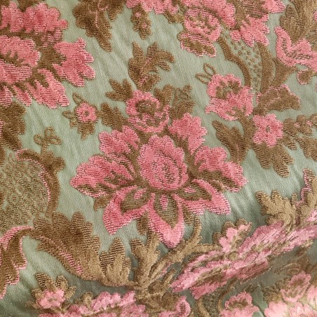 Pezza di tessuto boccato fiori rossi su verde h. 130 cm l. 300 cm
