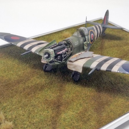 Diorama aereo Spitfire 1944 scala 1/48 carrelli scollati