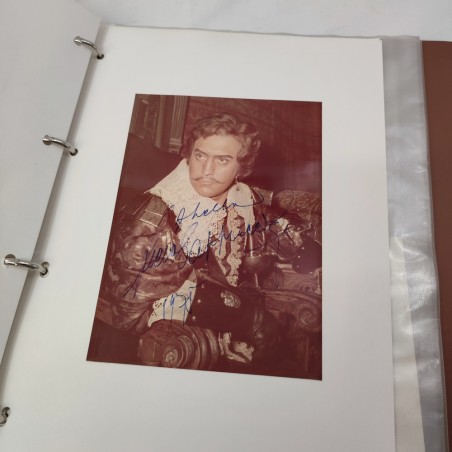 Cartellina con foto biglietti locandine autografi Piero Cappuccilli Afredo Kraus