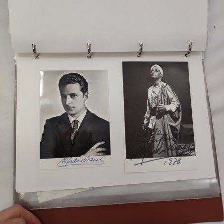 Cartellina con foto biglietti locandine autografi Piero Cappuccilli Afredo Kraus