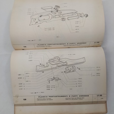 Fiat 128 Cartellina a rilegatura metallica Catalogo ricambi, 1974. Macchie