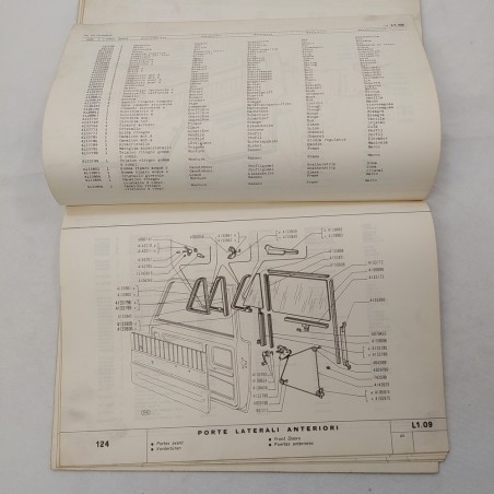 Fiat 124 Catalogo parti di ricambio carrozzeria, 1966. Polvere e sbucciature