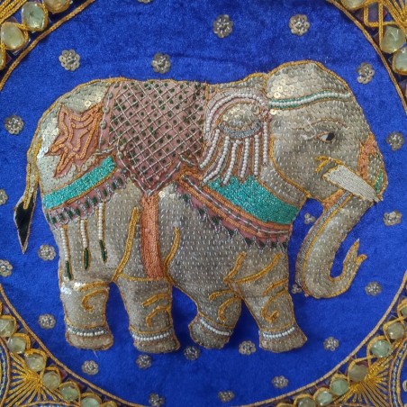 Quadro indiano con elefante e zodiaco ricamati a rilievo