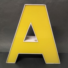 Lettera A luminosa da farmacia 40x40x9 cm 2