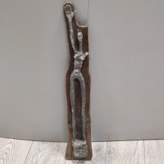 Scultura in metallo e legno donna con braccio alzato, h. 74 cm