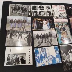Lotto di 15 tra foto e cartoline gruppo musicale Nomadi una con autografi 2