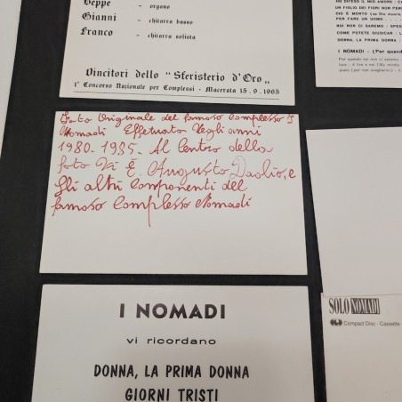 Lotto di 15 tra foto e cartoline gruppo musicale Nomadi una con autografi