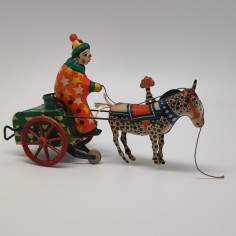 Giocattolo di latta pagliaccio col calesse e cavallino l. 19 cm 2