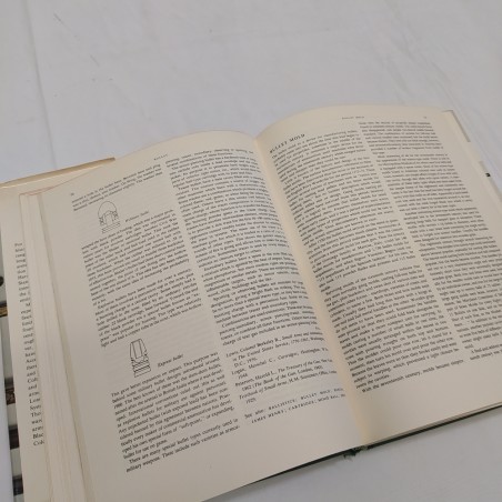 Libro Encyclopedia of firearms Harold L. Peterson 1967