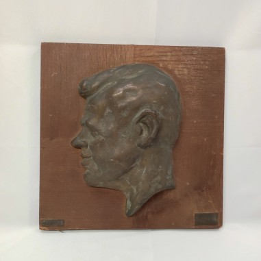 Testa in bronzo di J.F. Kennedy su tavola in legno 30x30 cm