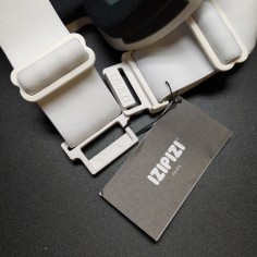 Occhiali da sci Izipizi a maschera bianchi piccoli, anti nebbia, 100%UV. Nuovi 2