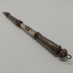 Yad - Puntatore per leggere la Torah in argento elaborato. Leggera patina