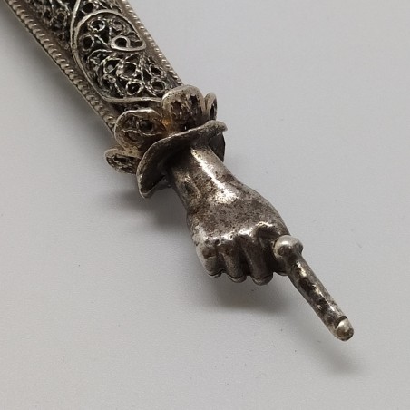 Yad - Puntatore per leggere la Torah in argento elaborato. Leggera patina