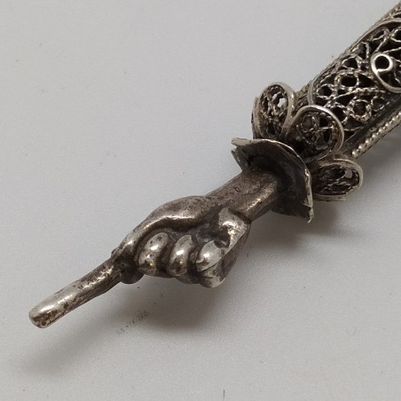 Yad - Puntatore per leggere la Torah in argento elaborato. Leggera patina