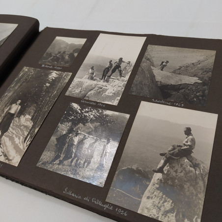 Album di foto di militari, civili e paesaggi anni '20-'30 tutte annotate. Buono